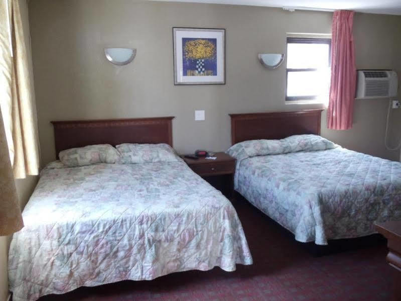 Days Inn By Wyndham Elmsford Exteriör bild