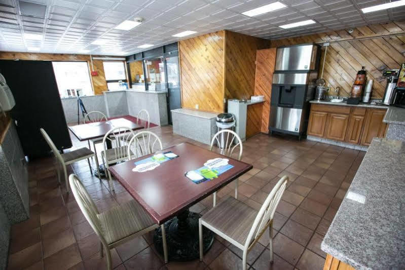 Days Inn By Wyndham Elmsford Exteriör bild